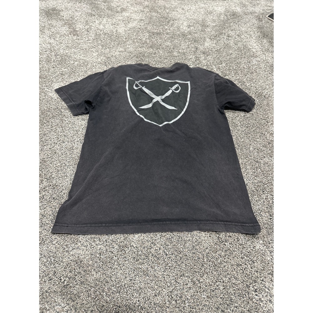 The Hundreds Mens Black Pocket T-Shirt Shield Crossed Swords Graphic Size Medium - Picture 3 of 3